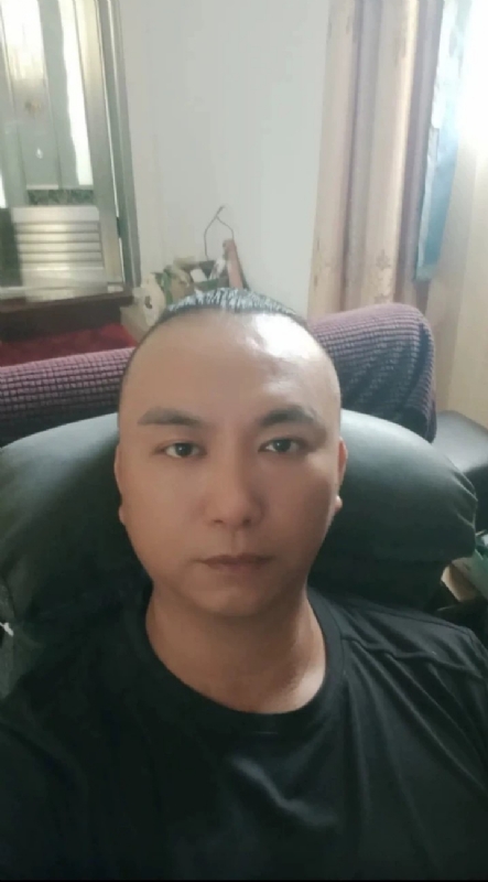 施逸森的第一张照片--石狮上门女婿服务网